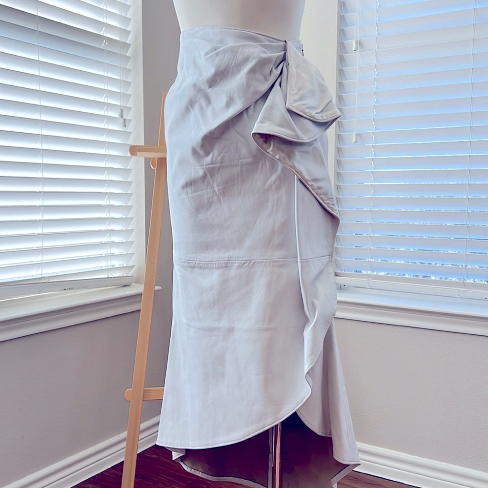AMAZING WHITE LEATHER MIDI SKIRT STONE HUE DRAPED DETAIL ASYMMETRIC HEM